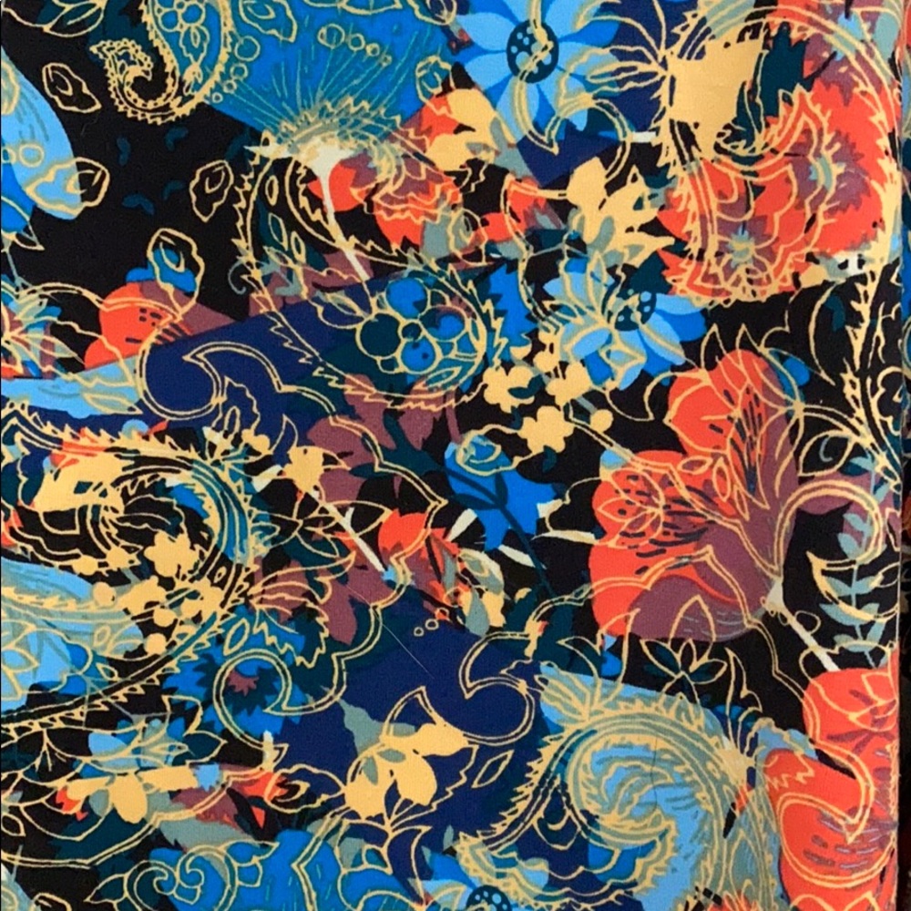 Beautiful multicolored Perfect Tee - Picture 2 of 2